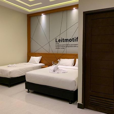 Bless Hotels Sintang Exterior foto